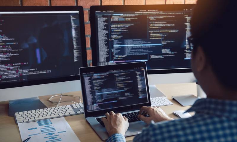 数据科学选型：R与Python如何赋能和田市网站建设？